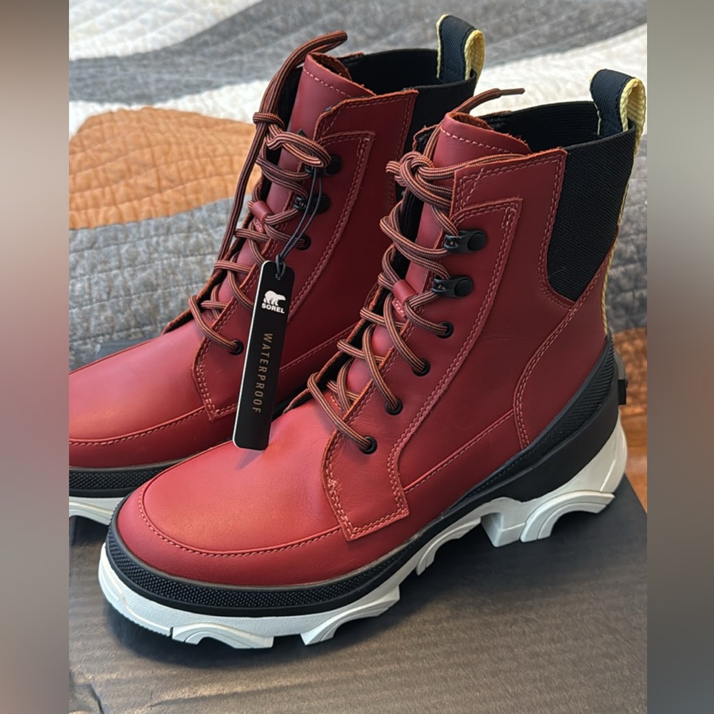 Sorel Brex Lace-Up Boots - ladies size 7 (red/black) NEW IN BOX